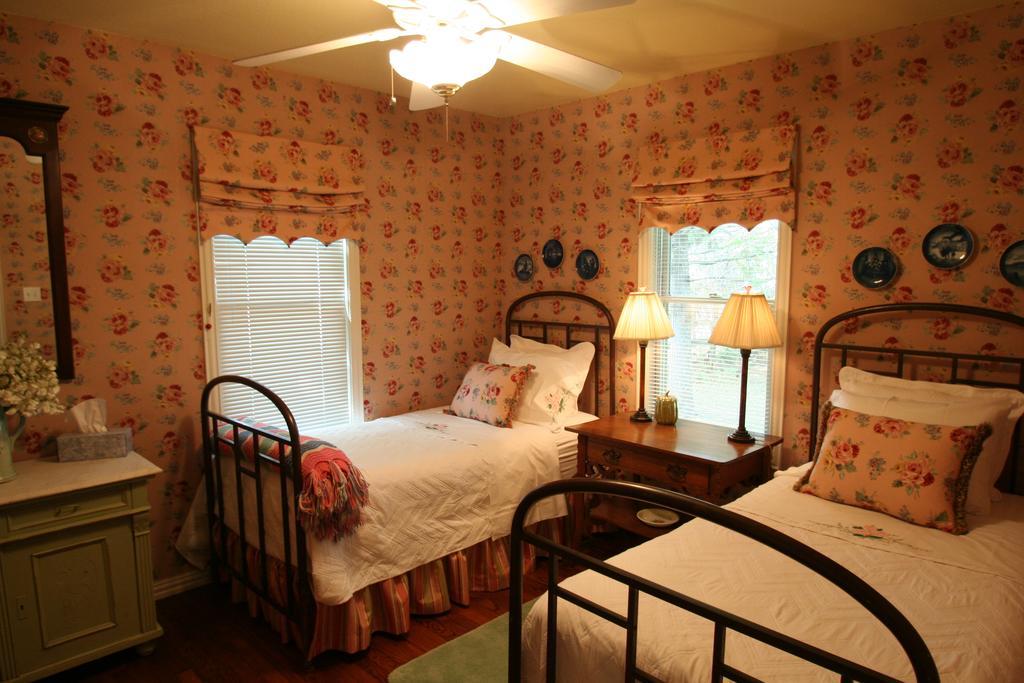 Onion Creek Cottage Остин Экстерьер фото